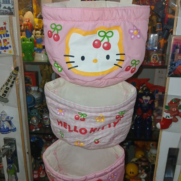 99년 고전 산리오 헬로키티 3단 수납 벽걸이