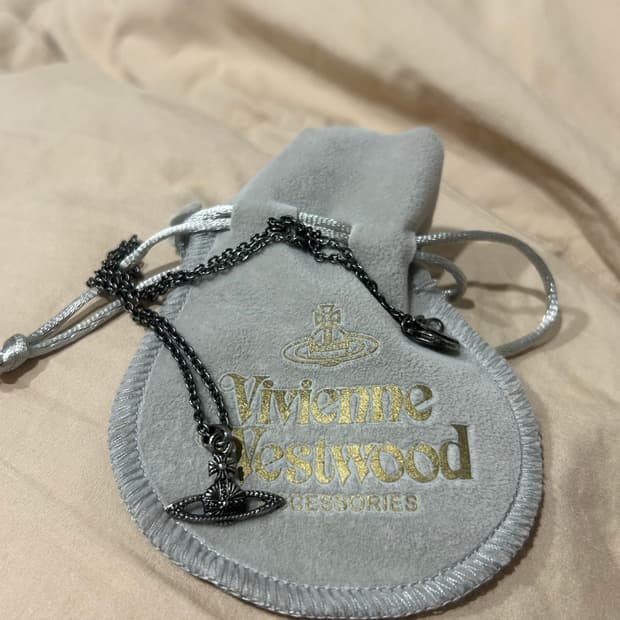 비비안웨스트 우드 목걸이 -건메탈