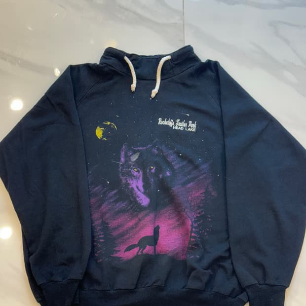 빈티지 'Rockcliffe Trailer Park' 늑대 그래픽풀오버