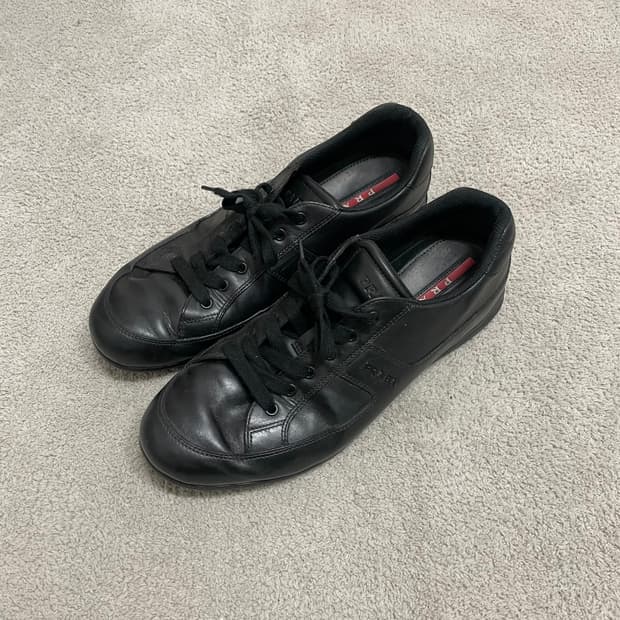 265) 프라다 스포츠 레더 사이드 메탈 로고 스니커즈 신발