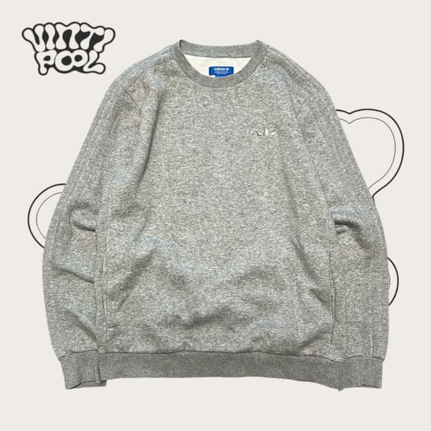 아디다스 삼선 자수로고 기모 맨투맨 그레이