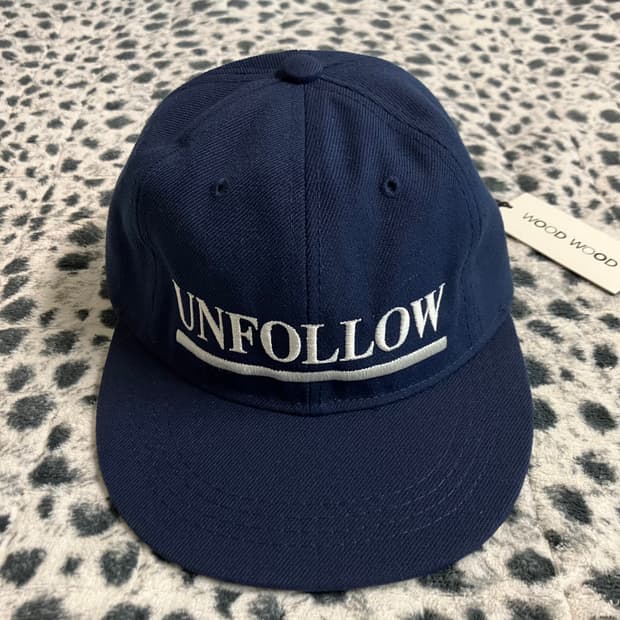 Wood Wood 우드우드 언팔로우 로고 캡 모자 