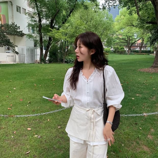 바이무드 블라우스