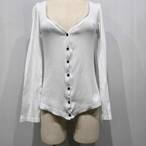 버버리 화이트 가디건 긴팔티