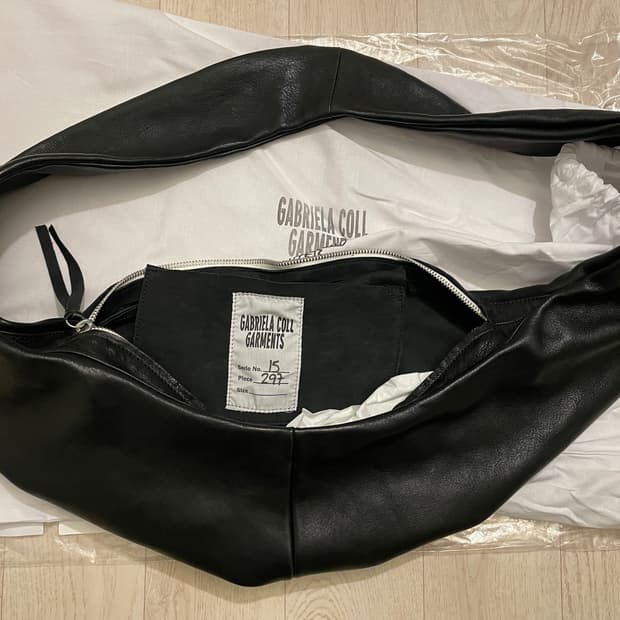 가브리엘라 콜 가먼츠 레더 스몰 크로스 백