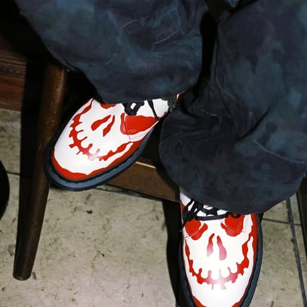 슈프림 닥터마틴 3홀 스컬 레드 270