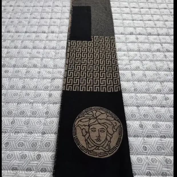 베르사체 메두사 올 머플러