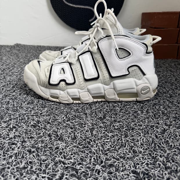 나이키 에어 모어 업템포 '라이트 아이언 오어