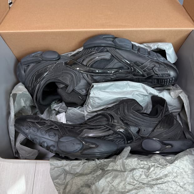 발렌시아가 렙타일 스니커즈 블랙 43