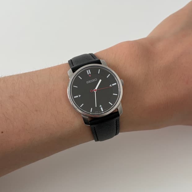 90s black dial silver quartz