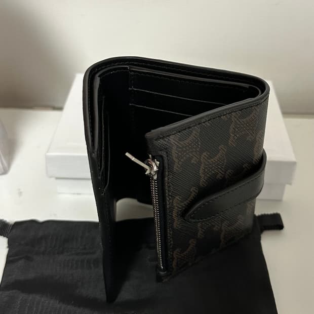 셀린느 파인 스트랩 트리옹프 지갑