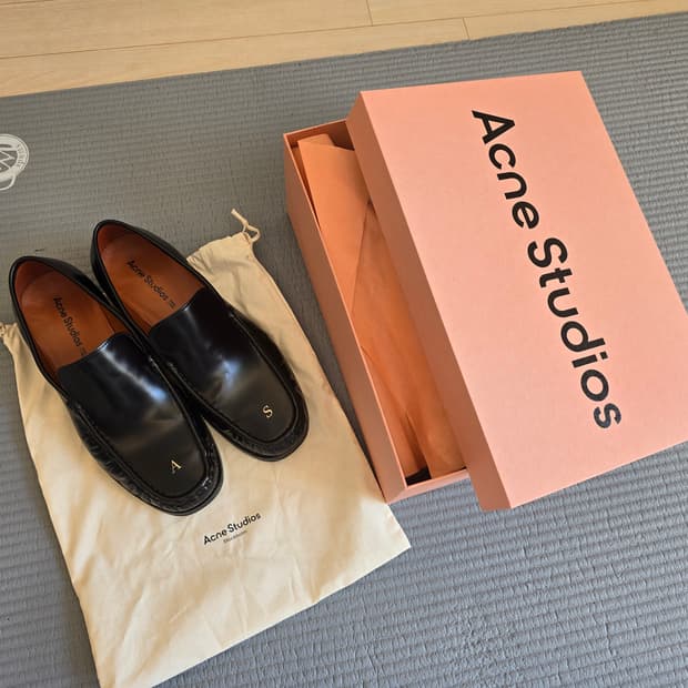 아크네스튜디오 A S 로퍼 블랙 43