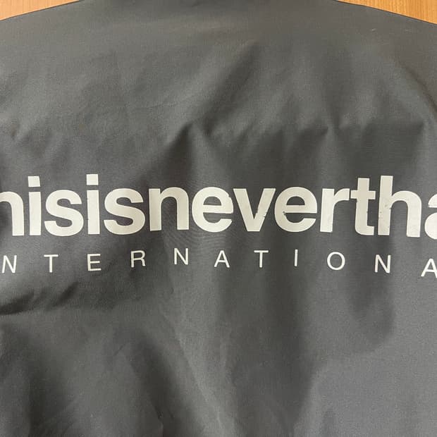 👕디스이즈네버댓 바람막이(택배비 포함)