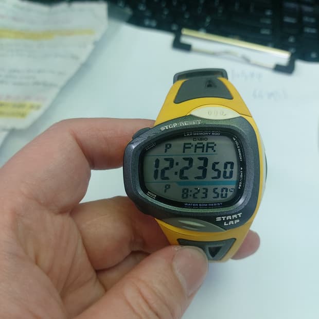 카시오 옐로우 스포츠 시계