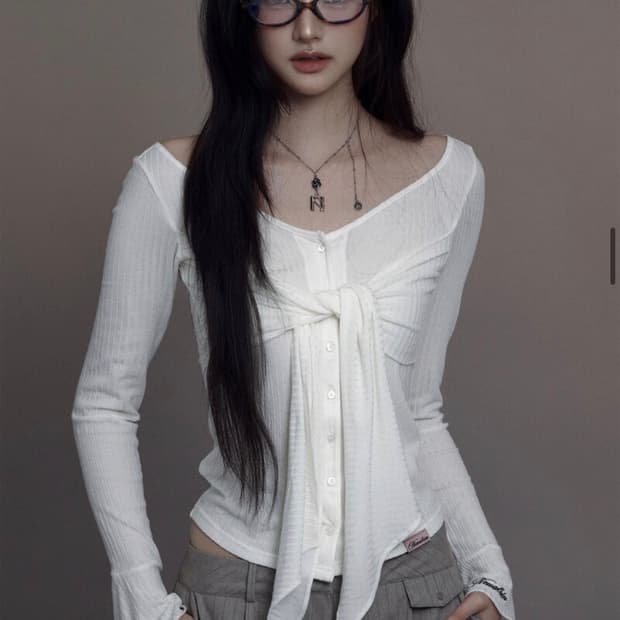 뉴얼린 달링 트위스트 Darling Twist 아이보리 버튼 블라우스