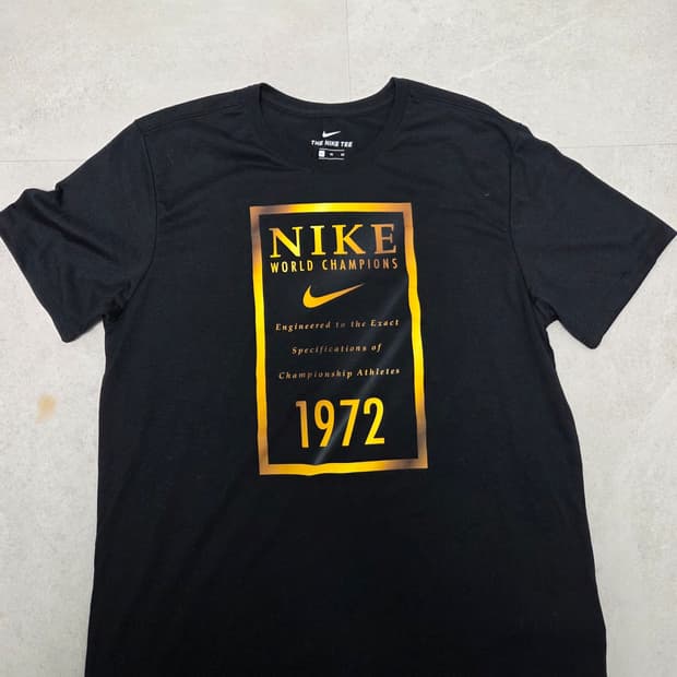 나이키 월드챔피언 1972 반팔티 블랙