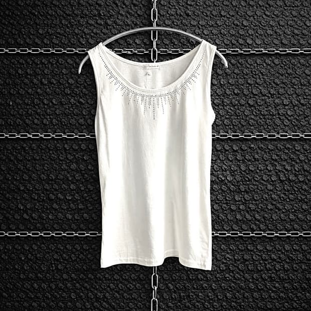 실버 스터드 슬리브리스