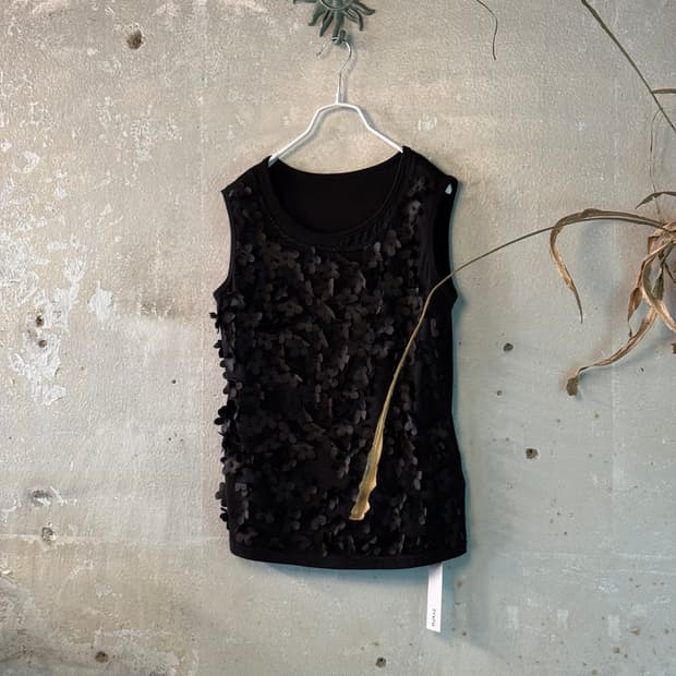 44-55 ) INNOCENT Flower Sleeveless