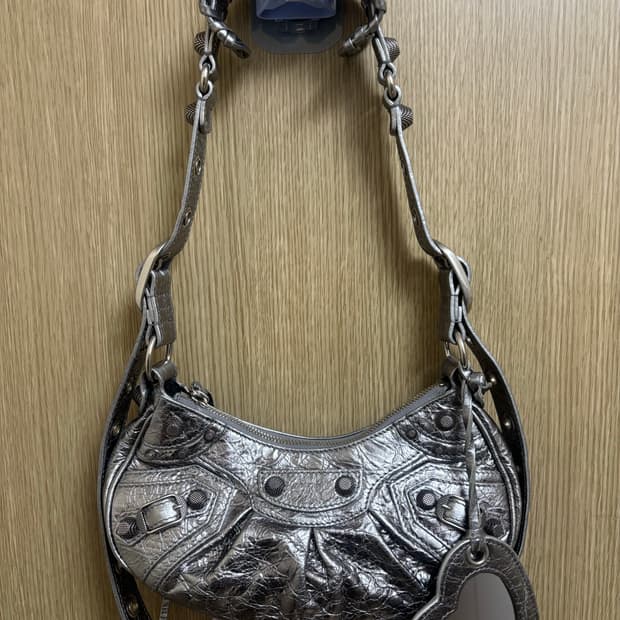 발렌시아가 르카골 xs 실버 판매합니다. (상태 좋음)