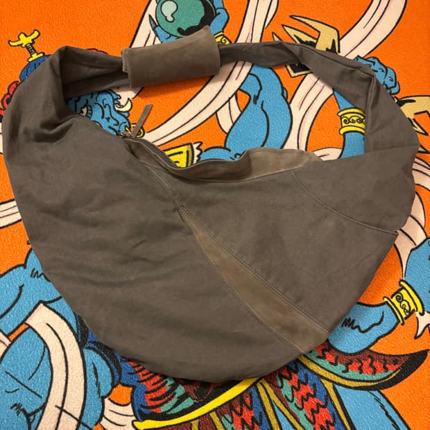 해칭룸  Curved Bag Grey