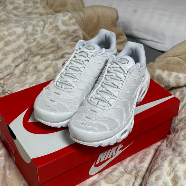 (새제품,매장정품)[245]나이키 에어맥스 플러스 트리플화이트