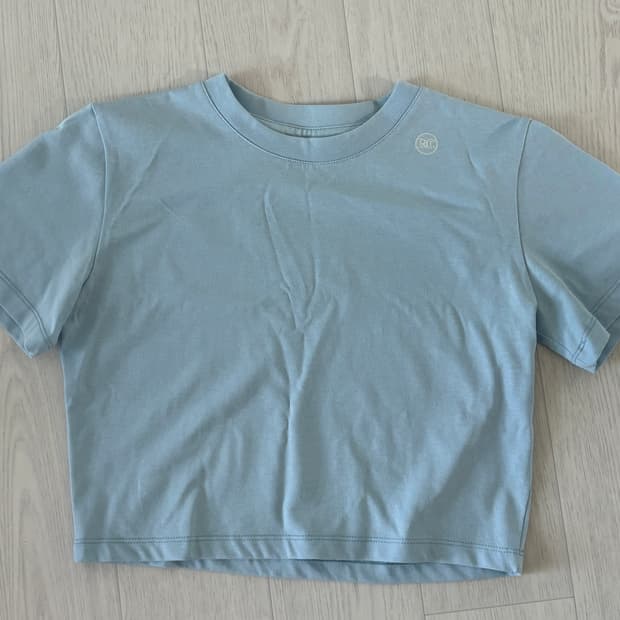 rc logo crop t-shirts (light blue)