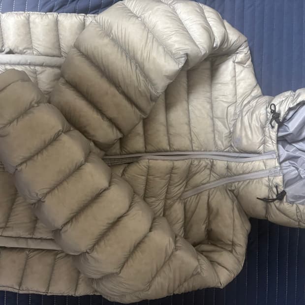 산산기어 서픽스 24fw 그레이 3 사이즈 팝니다