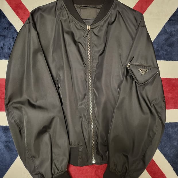 프라다 리나일론 봄버 자켓