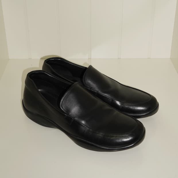 프라다 슬립온 로퍼