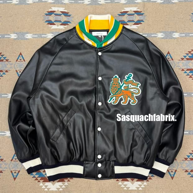 [L] 사스콰치패블릭스 신세틱 레더 스타디움 자켓