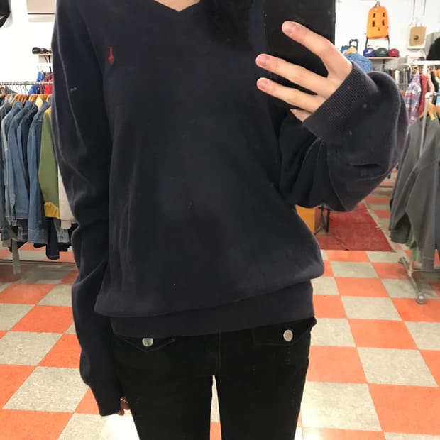 폴로 브이넥 니트