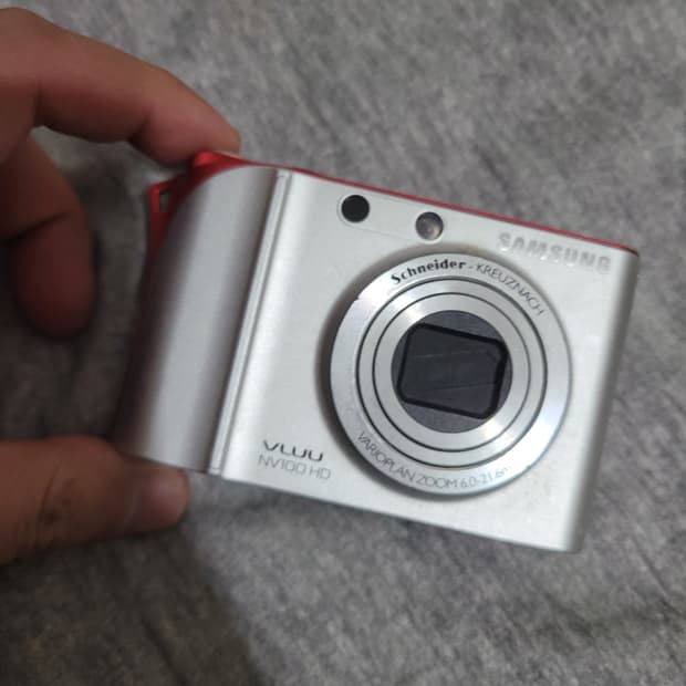 삼성 VLUU NV100 HD 고장난 디지털 카메라