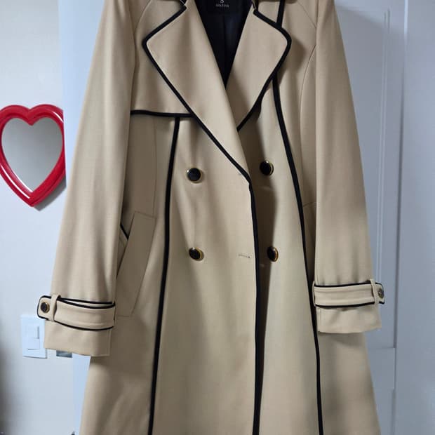 솔레지아 트렌치코트