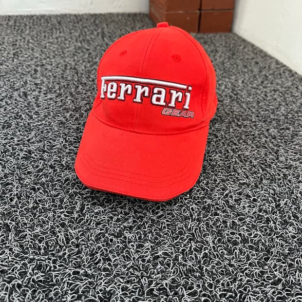 페라리 레드 볼캡 모자