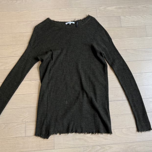 HELMUT LANG 뉴욕 시그니처 디스트로이드 컷오프 니트