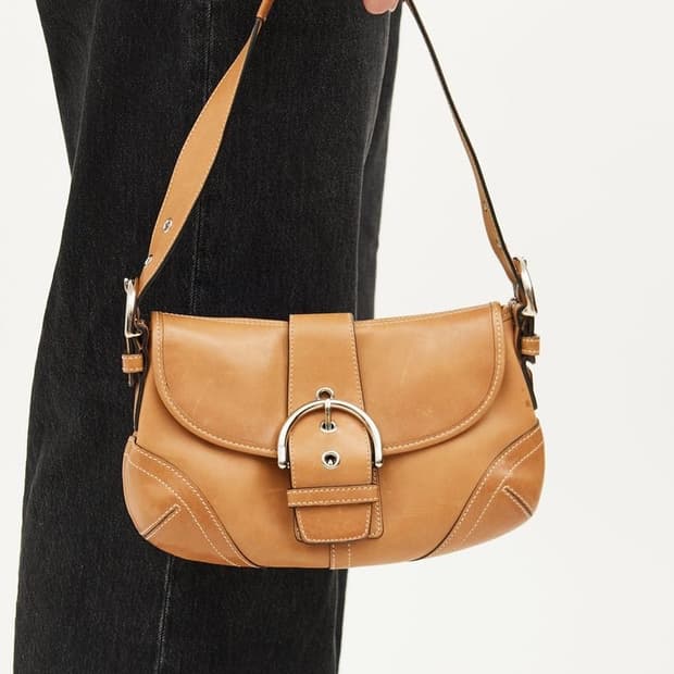 코치 브라운 소호 가죽 숄더백