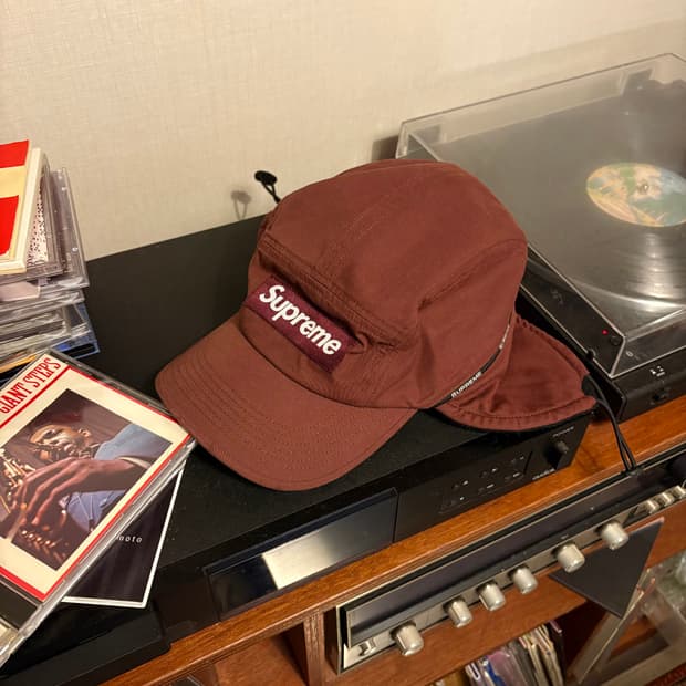 슈프림 22fw 이어플랩 모자 버건디