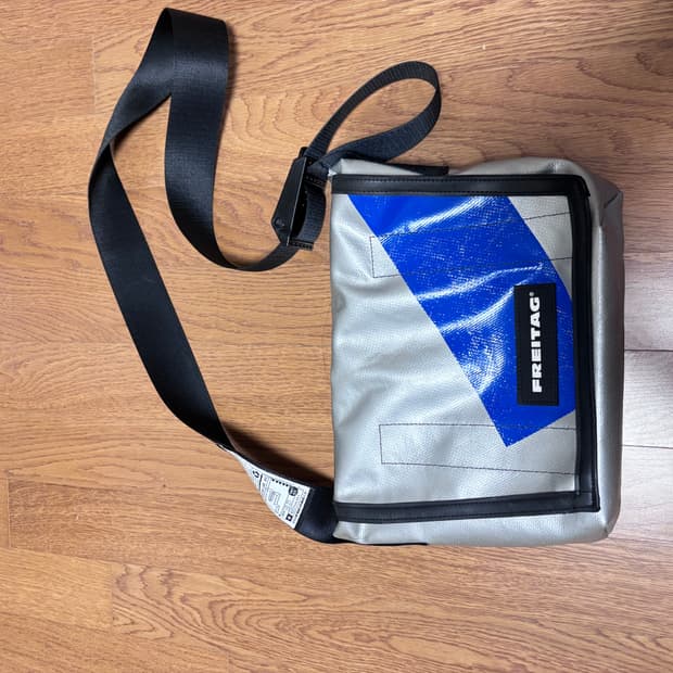 프라이탁 라씨 실버 블루