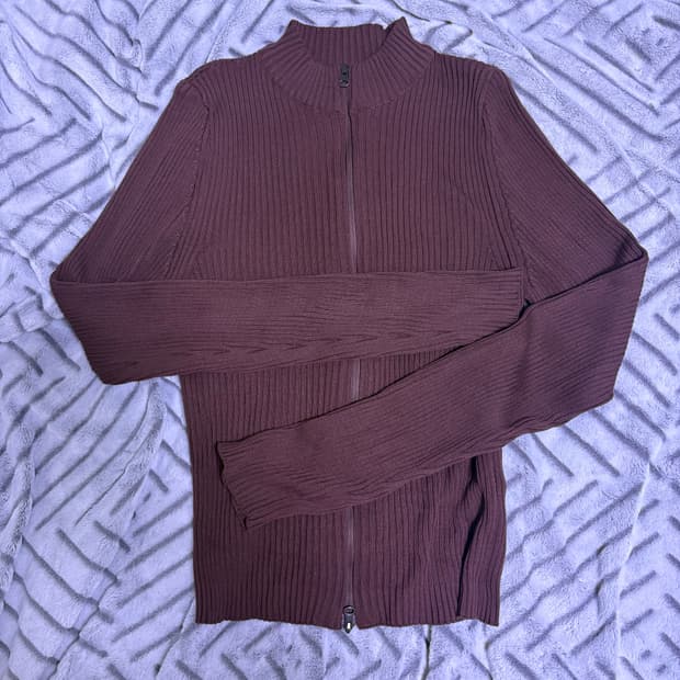 아모멘토 하이넥 집업 브릭