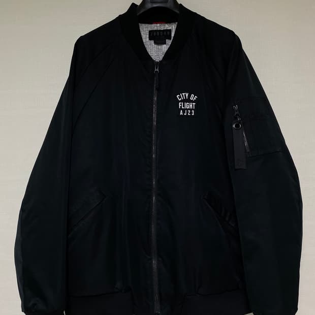 NIKE AIR JORDAN CITYOFFLIGHT MA-1 JACKET