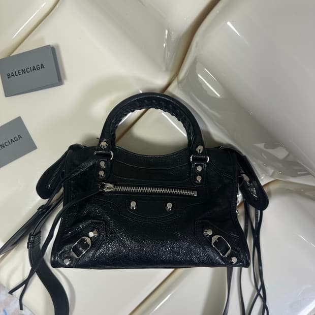 [새상품급 정품] 발렌시아가 시티 모터백 미니 블랙