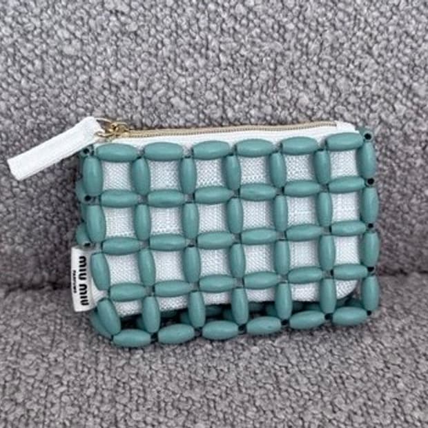 미우미우 비즈 카드 지갑