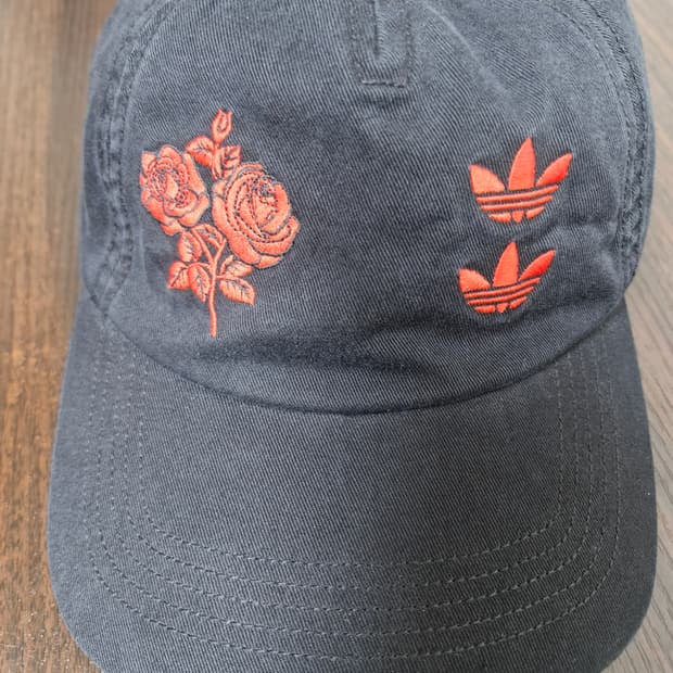 아디다스x윌리차바리아 콜라보 볼캡 판매합니다