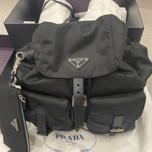 프라다 백팩 미디움