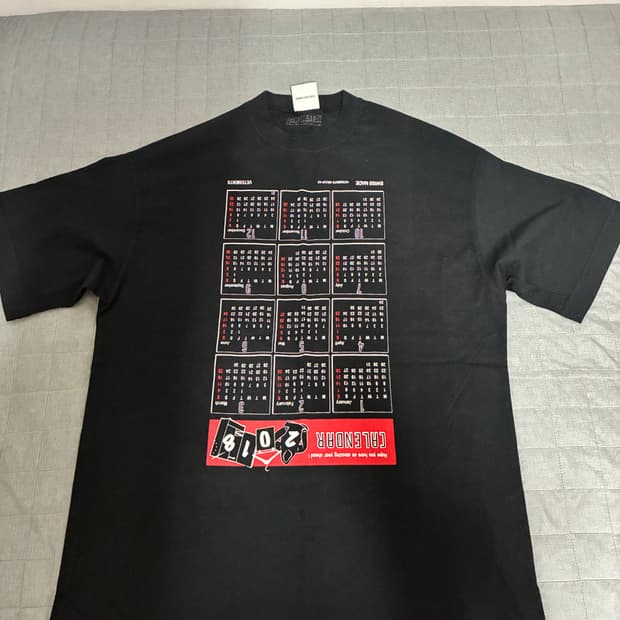 [S] 베트멍 캘린더 반팔 티셔츠 블랙