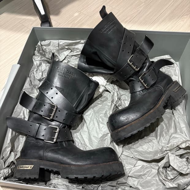 발렌시아가 베놈 하이 부츠 43