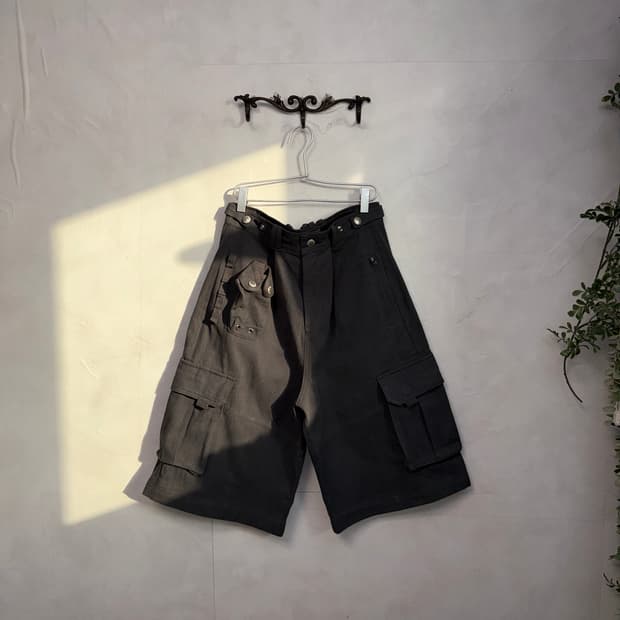 NACHE wide cargo half pants charcoal 새제품