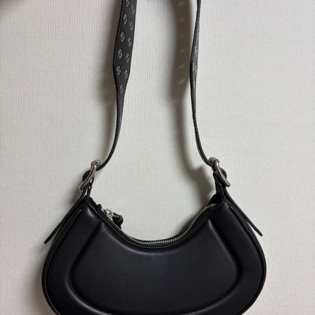 [찰스앤키스] 페트라 그로밋-스트랩 커브드 숄더백