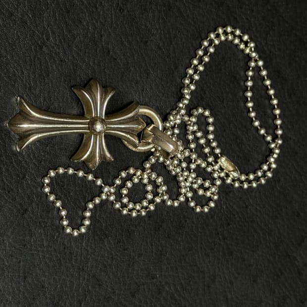 CHROME HEARTS SMALL CROSS