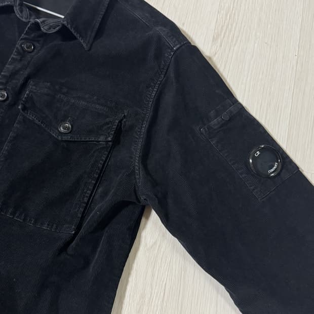 C.P. Company 코듀로이 오버셔츠 블랙